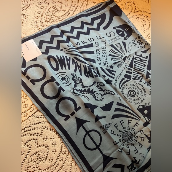 Salvatore Ferragamo Women’s Scarf - Picture 8 of 10